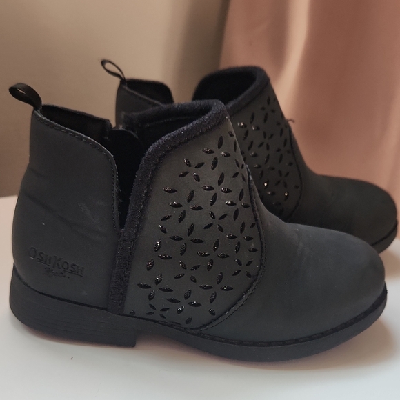 OshKosh B'gosh Other - Osh Kosh B'gosh Estelle Booties- 10 T
